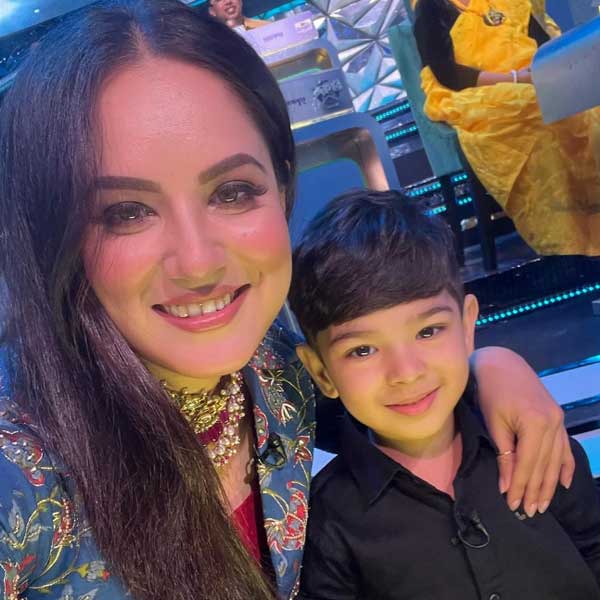 ছেলে কৃষের সঙ্গে পূজা।