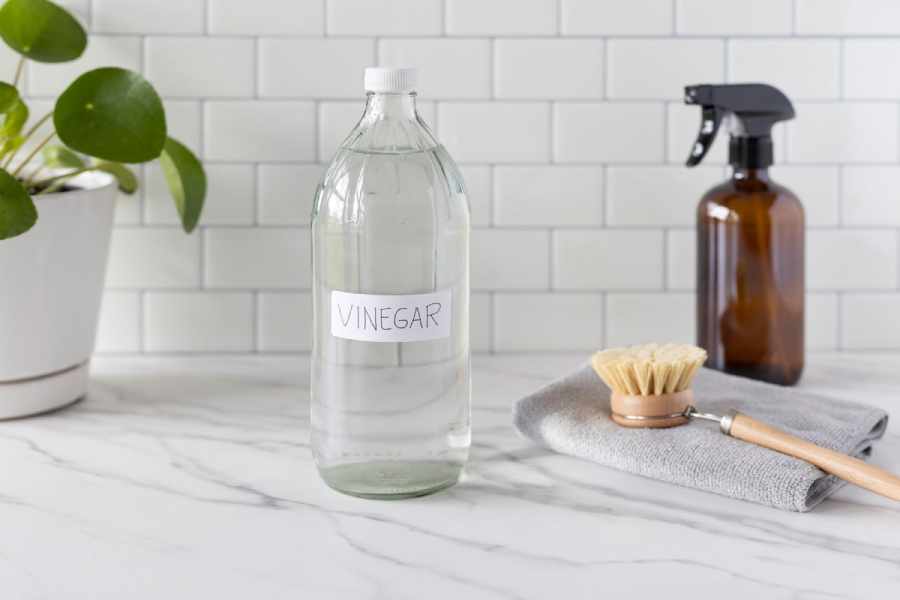 Ways to use vinegar other than in cooking.