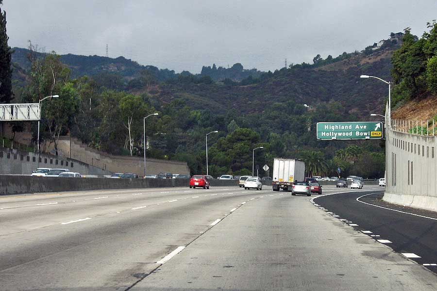 ঘটনার শুরু ১৮৬৪ সালে। অস্ট্রিয়ার অধিবাসী ম্যাক্সিমিলিয়ন এবং তাঁর স্ত্রী কার্লোটা সেই সময় মেক্সিকো শাসন করছেন। কিন্তু তাঁদের শাসন বেশি দিন চলেনি। তিন বছর পর বেনিটো জুয়ারেজের হাতে মারা যান ম্যাক্সিমিলিয়ন। মেক্সিকোর প্রেসিডেন্ট পদে বসেন বেনিটো।