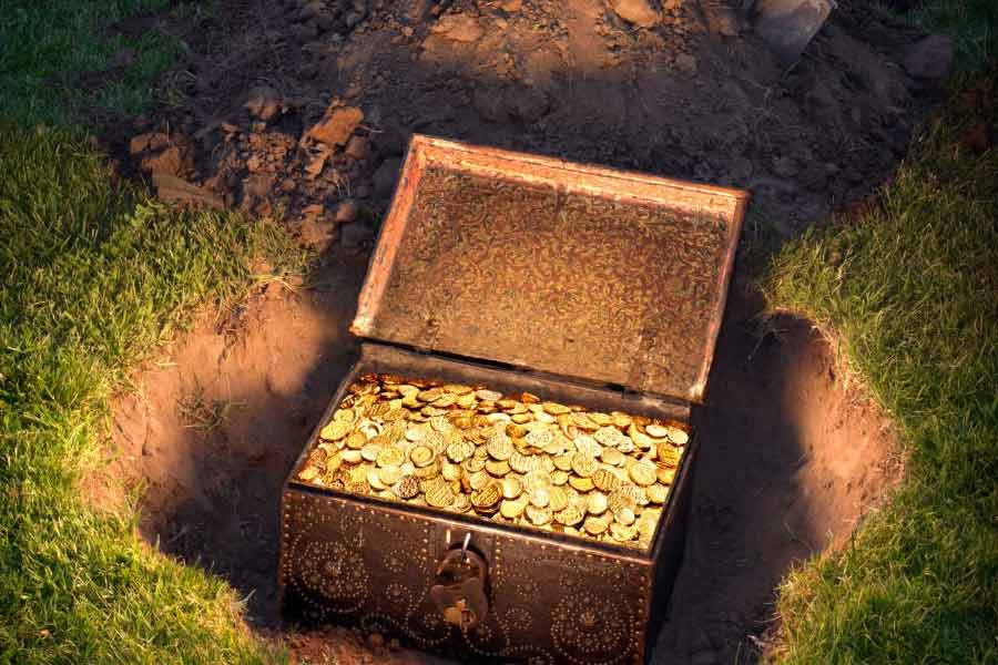 বহুমূল্য মুদ্রা নিয়ে সেখান থেকে সোজা স্পেনের উদ্দেশে যাত্রা শুরু করেন মেষপালক। স্পেনগামী একটি জাহাজে উঠে পড়েন তিনি। বন্দরে পৌঁছনোর আগে জাহাজের উপরে উঠে প্রাকৃতিক দৃশ্য দেখছিলেন তিনি। সেই সময়ে জাহাজ থেকে পড়ে গিয়ে সমুদ্রে ডুবে মৃত্যু হয় তাঁর।