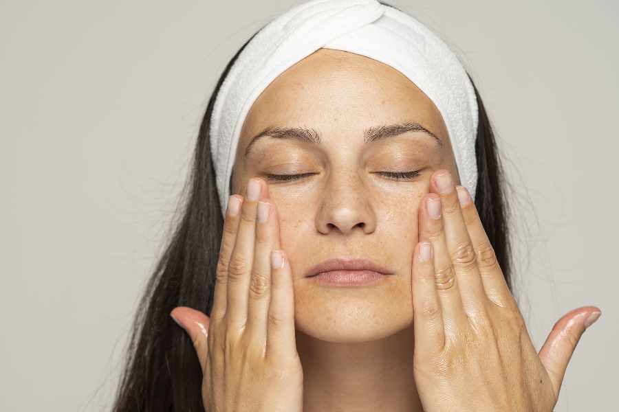 Ten steps face massage tips for an ultimate glow.