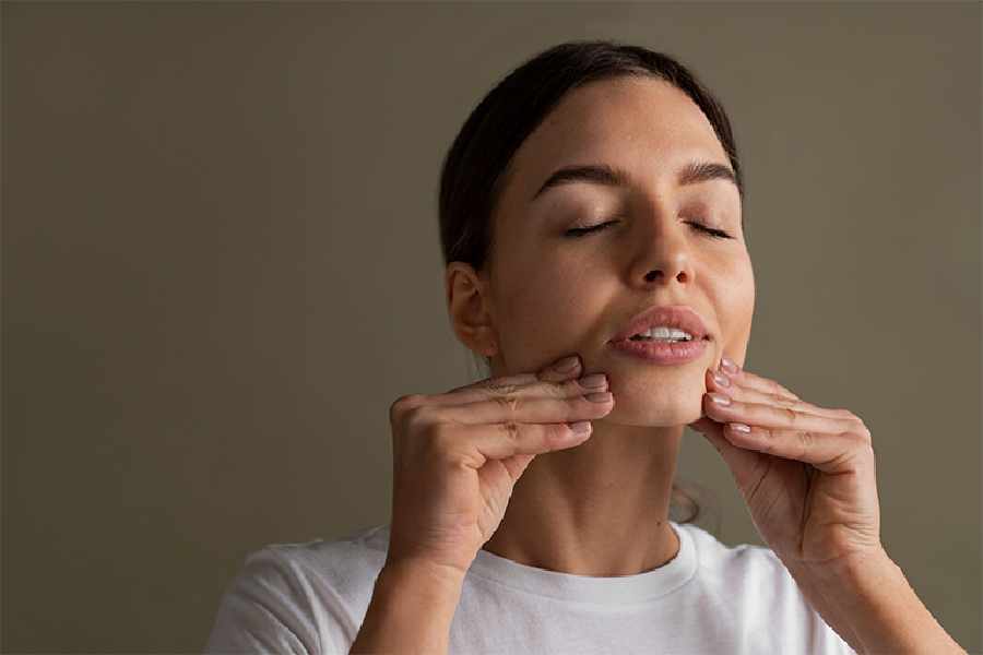 Ten steps face massage tips for an ultimate glow.