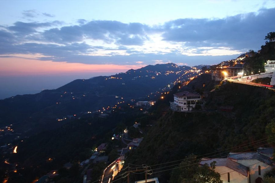 ঘটনার পর নাকি সন্ধ্যা নামলেই পরি টিব্বার জঙ্গল থেকে মাঝেমাঝে অদ্ভুত শব্দ ভেসে আসে। স্থানীয়দের দাবি, দুর্ঘটনায় মৃত্যুর কারণে যুগলের ‘আত্মা’ শান্তি পায়নি। তাই জঙ্গলের ভিতরে এখনও ঘুরে বেড়ায় তাঁদের আত্মা।