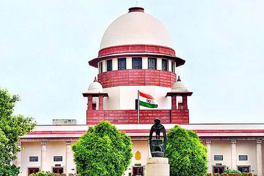 অর্থাৎ, সিবিআই আপাতত মেডিক্যাল মামলায় তদন্ত করতে পারবে না। সোমবার সুপ্রিম কোর্টে শুনানির পর এই বিষয়ে সিদ্ধান্ত নেওয়া হবে। 