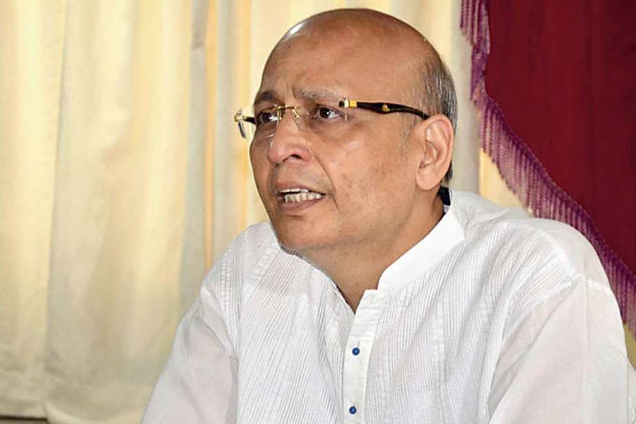 অভিষেকের আইনজীবীর বক্তব্য শুনে বিচারপতি জানান, সোমবার এই মামলার শুনানি যখন হবে, তখন তাঁর বক্তব্য শোনা হবে। 