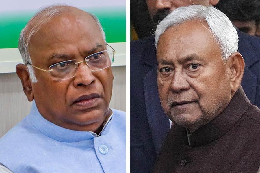Congress president Mallikarjun Kharge tried to talk to Nitish Kumar, but he was busy.