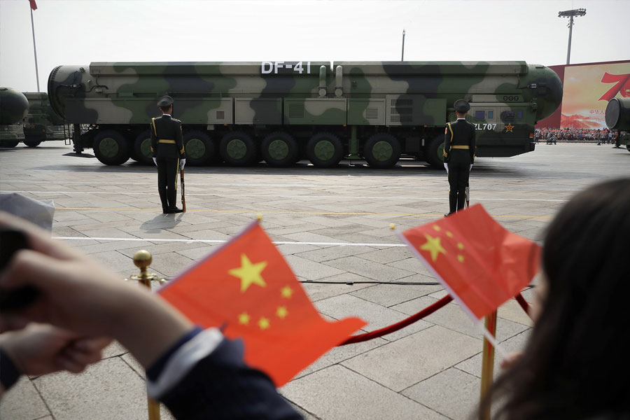 ওই রিপোর্ট অনুযায়ী, চিন পরমাণু ক্ষেপণাস্ত্র তৈরি অব্যাহত রেখেছে। তিনটি অত্যাধুনিক এবং কুশলী ক্ষেপণাস্ত্রও নাকি চিন তৈরি করছে। 