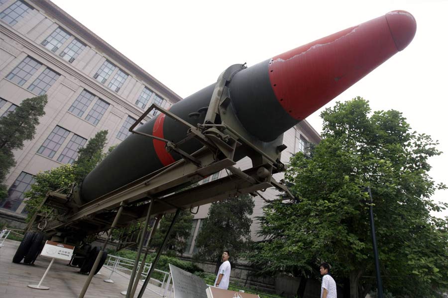 প্রতিবেদন অনুযায়ী, ‘দ্য ইন্টারন্যাশনাল প্যানেল অন ফিসাইল ম্যাটেরিয়ালস’ সংস্থা মূল্যায়ন করেছে যে, ২০২২ সালের শেষে, চিনের কাছে প্রায় ১৪ টন ইউরেনিয়াম এবং প্রায় ২.৯ টন প্লুটোনিয়াম মজুত ছিল।