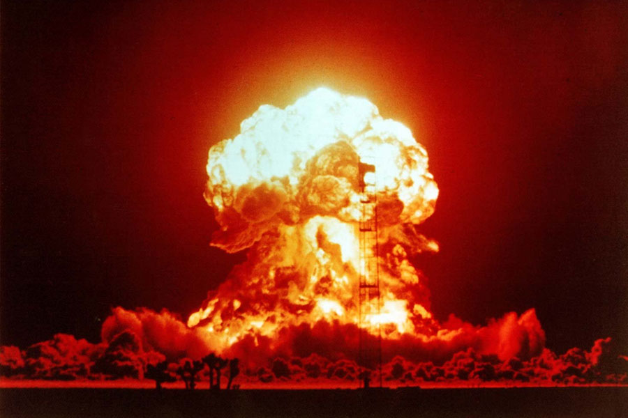 আমেরিকার সংবাদমাধ্যম ‘নিউ ইয়র্ক টাইমস’-এও সে সব উপগ্রহচিত্র প্রকাশিত হয়েছিল। তা থেকেই মনে করা হচ্ছে, চিন পুরোদমে পরমাণু অস্ত্র পরীক্ষার প্রস্তুতি নিচ্ছে।