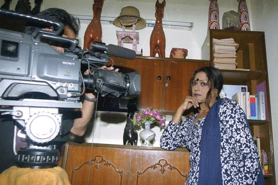 মৃণাল সেনের হাত ধরেই ছবির জগতে এসেছিলেন শ্রীলা। প্রথম ছবি ‘পরশুরাম’। তবে প্রথম মুক্তি পাওয়া ছবি ‘একদিন প্রতিদিন’। ওই ছবিতেই নজর কেড়েছিলেন তিনি।