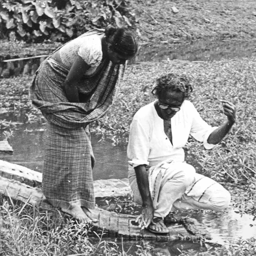 তার পরেই শুরু হয় ‘একদিন প্রতিদিন’ ছবির শুটিং। শ্রীলা সাক্ষাৎকারে জানিয়েছিলেন, মৃণাল ডেকে বলেছিলেন, তাঁকে ছবিতে নেবেন না। তাঁর কোনও পরিচিত মেয়ে জানা থাকলে যেন জানান। কারণ, ছবির ওই চরিত্রের জন্য ফর্সা কোনও অভিনেত্রী প্রয়োজন।
