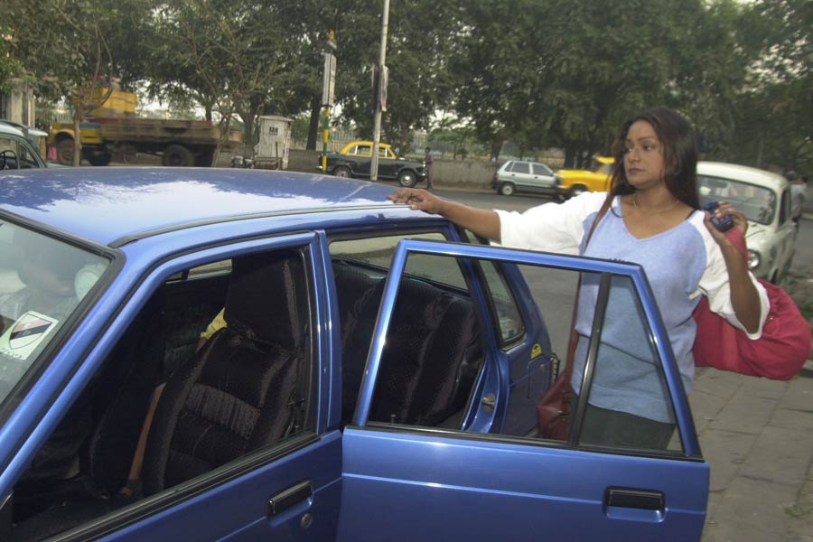 বেশ কিছু মূলধারার ছবিতেও অভিনয় করেছিলেন শ্রীলা। সেই ছবি মনেও ধরেছিল দর্শকদের। অঞ্জন চৌধুরীর ‘পূজা’, হরনাথ চক্রবর্তীর ‘প্রতিবাদ’ তাঁকে গ্রামবাংলার ঘরে ঘরে পৌঁছে দিয়েছিল।