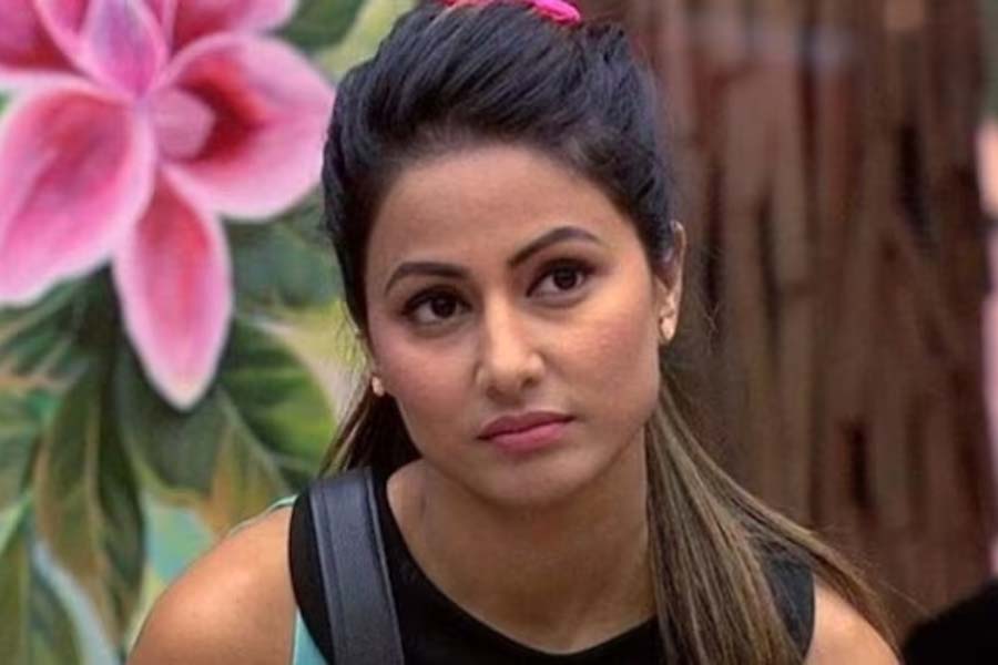 হিনা খান থেকে শ্বেতা তিওয়ারি— ‘বিগ বস্’ শো নিয়ে তার প্রতিযোগীরাও নানা রকম মন্তব্য করেছেন। শোয়ের একাদশ সিজ়নের প্রতিযোগী ছিলেন টেলি অভিনেত্রী হিনা খান। তিনি এক পুরনো সাক্ষাৎকারে জানিয়েছিলেন, ‘বিগ বস‌্’ চিত্রনাট্য দ্বারা সম্পূর্ণ প্রভাবিত না হলেও এই শোটি নিপুণ ভাবে কাটছাঁট করা হয়।