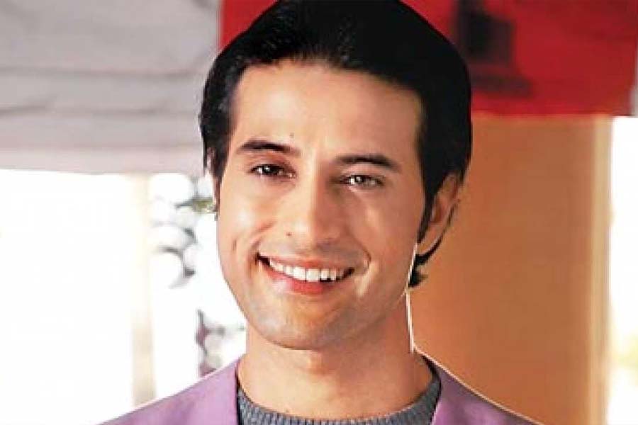 ‘বিগ বস্’-এর সপ্তম সিজ়নে প্রতিযোগী ছিলেন অপূর্ব অগ্নিহোত্রী। নিজের ইউটিউব ভ্লগে অভিনেতা বলেছিলেন, ‘‘কোন প্রতিযোগী কেমন প্রতিক্রিয়া দেবেন তা আগে থেকেই জানেন চ্যানেল কর্তৃপক্ষ। সেই অনুযায়ী সকলের পদক্ষেপ আগে থেকেই অনুমান করে ফেলেন তাঁরা। এমনকি শেষ মুহূর্তে বিজয়ীও বদলে ফেলতে পারেন তাঁরা।’’