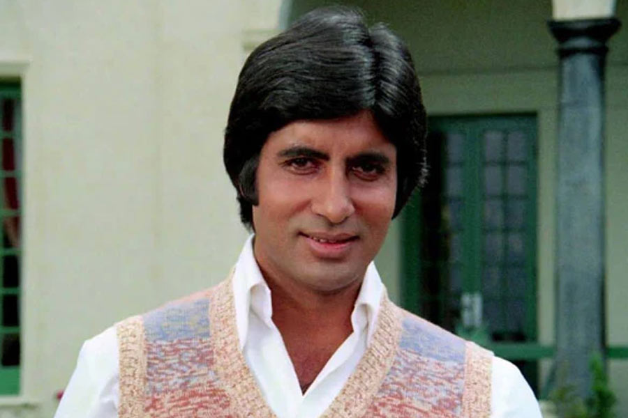 বলিপাড়ায় কানাঘুষো শোনা যায়, ডাকাতের চরিত্রে অভিনয় করবেন বলে আগে থেকে ফোটোশুটও করে রেখেছিলেন অমিতাভ। ছবির শুটিংও শুরু করে দেন সুভাষ।