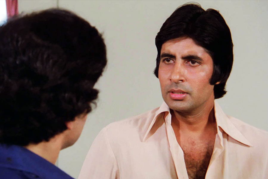 অমিতাভ তাঁর সহকারী মারফত সুভাষকে খবর পাঠিয়েছিলেন যে, তিনি পরিচালকের সঙ্গে দেখা করতে চান। কিন্তু সুভাষ নাকি তাতে রাজি হননি।