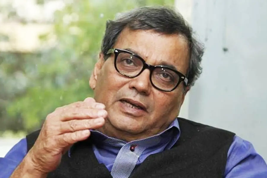 বলিপাড়ায় গুজব শোনা যায়, ‘দেবা’ ছবির শুটিং সেটে পৌঁছনোর পর সুভাষের জবাব শুনে কাউকে কিছু না বলে সেট ছেড়ে বেরিয়ে গিয়েছিলেন অমিতাভ।