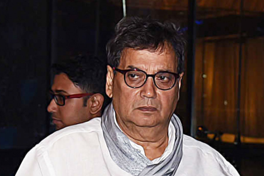 পর পর সাত দিন সেটে অমিতাভের জন্য অপেক্ষা করার পর আশা ছেড়ে দেন সুভাষ। কানাঘুষো শোনা যায়, পরে একটি সাংবাদিক বৈঠক ডেকে সুভাষ জানিয়েছিলেন যে, তিনি ‘দেবা’ ছবির কাজ বন্ধ করে দিচ্ছেন।