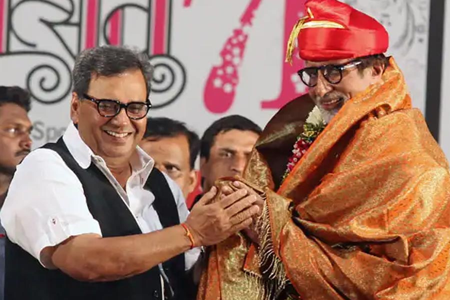 তার পর অমিতাভ এবং সুভাষের মধ্যে ব্যক্তিগত স্তরে বন্ধুত্ব গড়ে উঠলেও পেশাগত জীবনে কখনও একে অপরের সঙ্গে হাত মেলাননি পরিচালক এবং অভিনেতা।