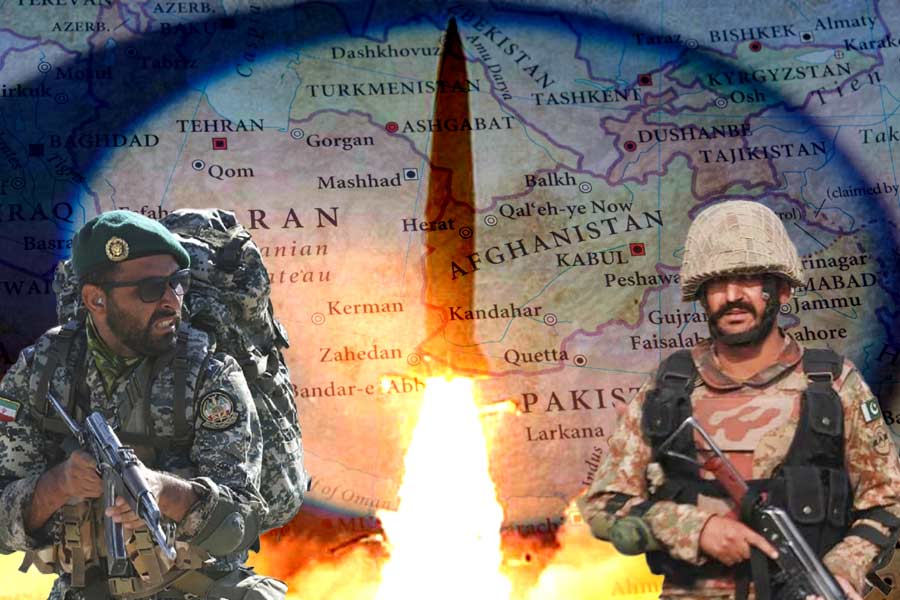 হামলা, পাল্টা হামলায় দু’দেশের মধ্যে যুদ্ধের আবহ তৈরি হয়। যদিও তা প্রশমনে দুই দেশই সমঝোতার রাস্তায় হাঁটে।