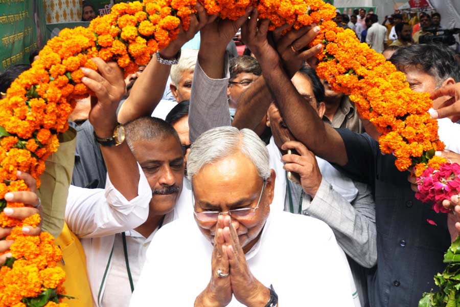 সে সময় নীতীশ বিজেপির হাত ধরার প্রসঙ্গে বলেছিলেন, ‘‘প্রশ্নই ওঠে না! মৃত্যুবরণ করব, তবু ওদের সঙ্গে জোট করব না।’’ ২০২৩ সালের জানুয়ারি সাংবাদিকদের প্রশ্নের জবাবে এই কথা বলেছিলেন নীতীশ। আরও বলেছিলেন, বিজেপির সঙ্গে জোটে ফিরে যাওয়ার সিদ্ধান্ত সে দিন ভুল ছিল। সেই ভিডিয়ো এখন সমাজমাধ্যমে ছড়িয়ে পড়েছে।