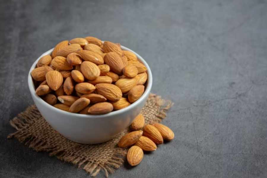 Five side effects of eating too many almond.