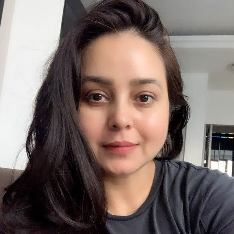 প্রসঙ্গত, রোহিণী বরাবরই সমাজমাধ্যমে সক্রিয়। লালু-কন্যা হিসাবেই তিনি বেশি পরিচিত। তবে এর আগেও নানা সময়ে নানা বিষয়ে সমাজমাধ্যমে তাঁকে মুখ খুলতে দেখা গিয়েছে। রাজনৈতিক বিষয়ে রোহিণীর মন্তব্যের কারণে অনেকে তাঁকে ‘ঠোঁটকাটা’ বলে থাকেন।