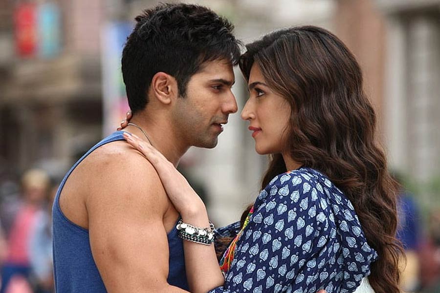 বলিপাড়ায় কানাঘুষো শোনা যায়, পাঁচ বছর পর আবার শাহরুখ এবং কাজল একসঙ্গে বড় পর্দায় ফিরছেন, ফলে ছবি হিট করবেই, সেই আশা করেছিলেন রোহিত। শাহরুখ-কাজলের পাশাপাশি বরুণ ধওয়ান এবং কৃতি শ্যাননকেও এই ছবিতে অভিনয় করতে দেখা গিয়েছিল।