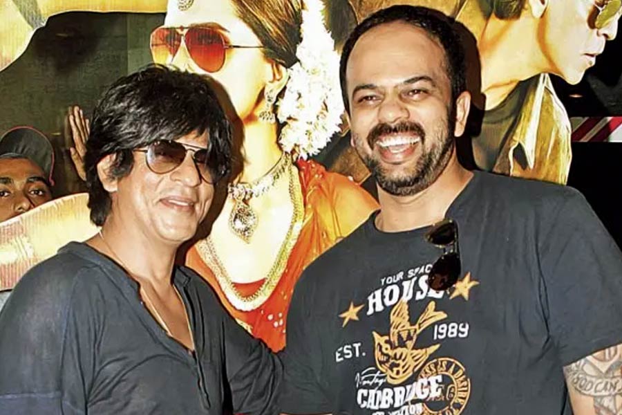 সম্প্রতি এক সাক্ষাৎকারে শাহরুখের সঙ্গে সম্পর্ক নিয়ে রোহিতকে প্রশ্ন করা হলে পরিচালক অবশেষে মুখ খোলেন। শাহরুখের সঙ্গে তিনি কেন কাজ করছেন না, অভিনেতার সঙ্গে তাঁর কোনও ঝামেলা চলছে কি না তা নিয়ে প্রশ্ন করা হয় রোহিতকে।