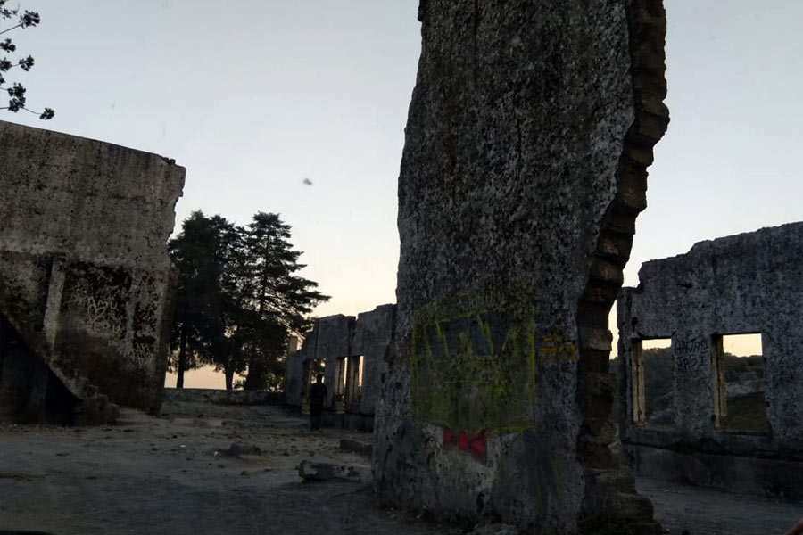 তবে শ্রমিকদের মৃত্যুর নেপথ্যকারণ এবং সংখ্যা নিয়ে সন্দেহ প্রকাশ করেন স্থানীয়দের একাংশই। কেউ কেউ মনে করেন, এক ‘প্রেতাত্মা’র অভিশাপেই নাকি একসঙ্গে ৫০ হাজার শ্রমিকের মৃত্যু হয়েছিল।