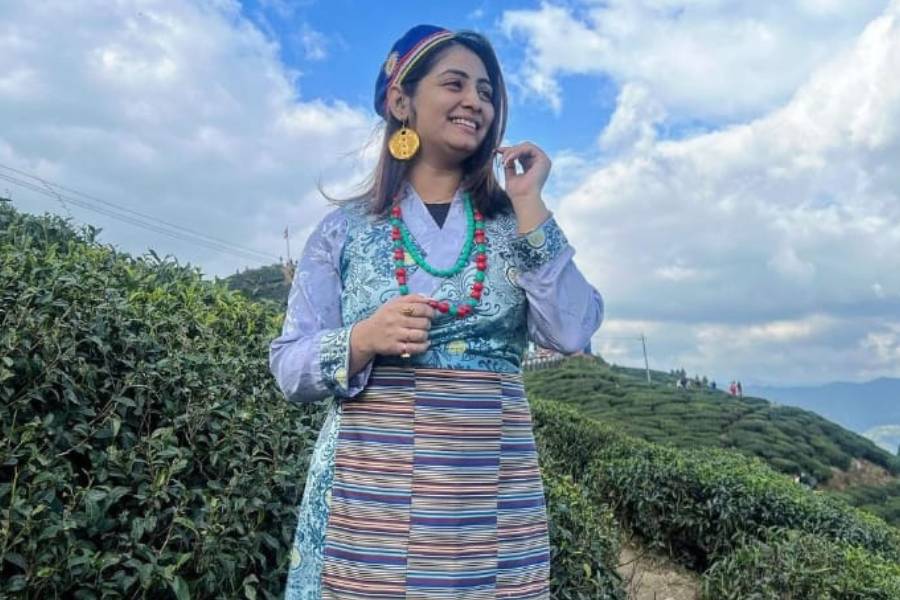 বিষয়টি একেবারেই তা নয়। দিন কয়েক আগেই নীল ভট্টাচার্যের সঙ্গে তিয়াসা একটি রিল ভিডিয়ো ইনস্টাগ্রামে পোস্ট করেছিলেন।