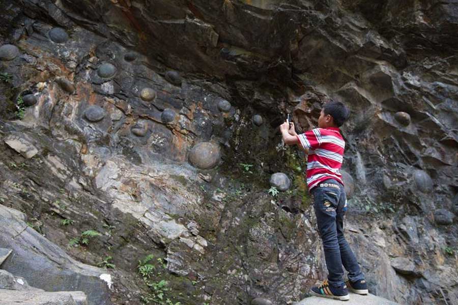 Know all the details about China’s mysterious stone eggs laying mountain