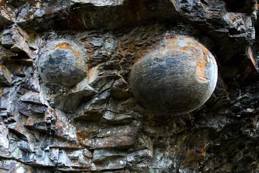 Know all the details about China’s mysterious stone eggs laying mountain