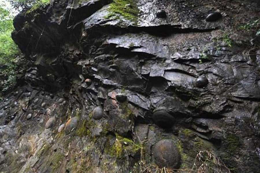 Know all the details about China’s mysterious stone eggs laying mountain