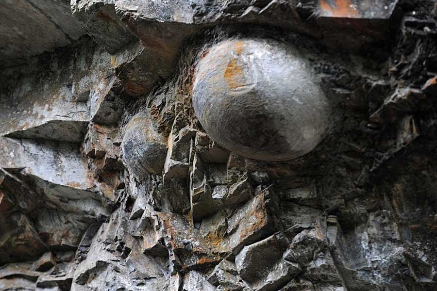 Know all the details about China’s mysterious stone eggs laying mountain