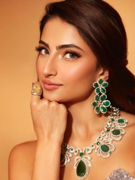 Palak Tiwari's bold photoshoot in both traditional and stylish attire dgtl