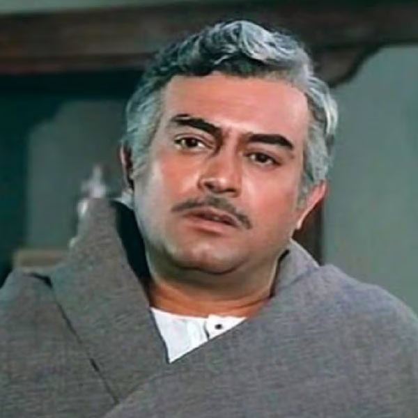 ঠাকুর বলদেব সিংহের চরিত্রে অভিনয় করে প্রশংসা অর্জন করেন বলি অভিনেতা সঞ্জীব কুমার। অমিতাভের চেয়ে বেশি পারিশ্রমিক পেয়েছিলেন তিনিও।