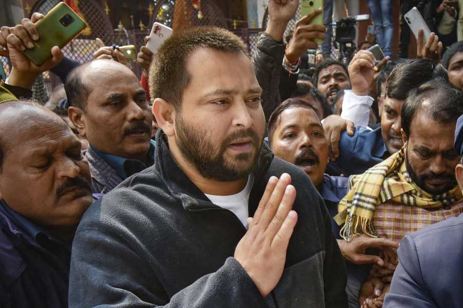 Tejashwi Yadav at ED office for questioning in land for jobs case
