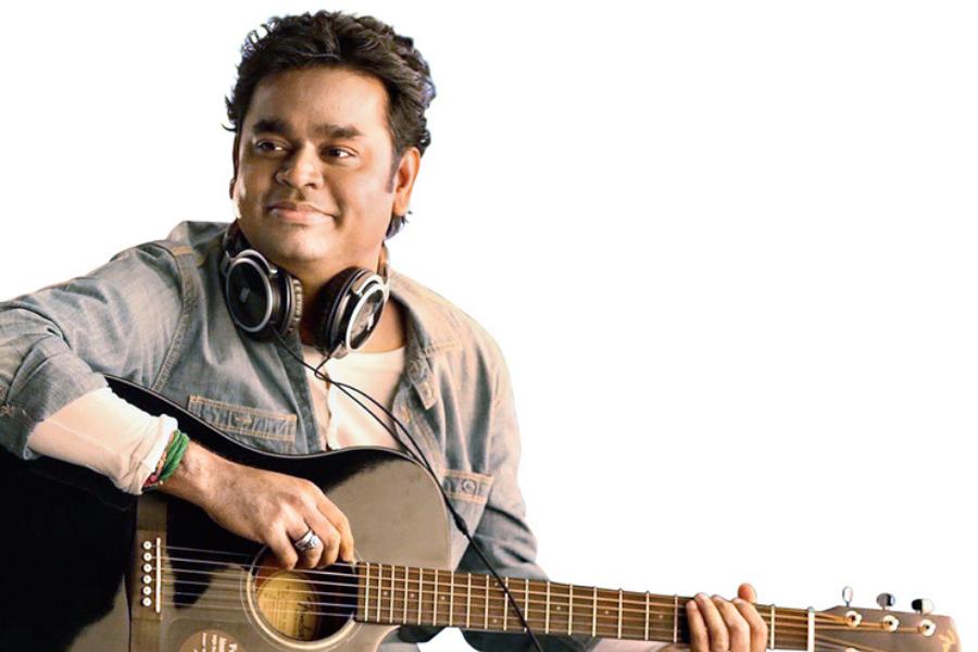 পাশাপাশি, তাঁদের পরিবারের কাছে পৌঁছেছে যথার্থ পারিশ্রমিকও। যদিও রহমানের এই সিদ্ধান্তে দ্বিধাবিভক্ত তাঁর অনুরাগীরাই।