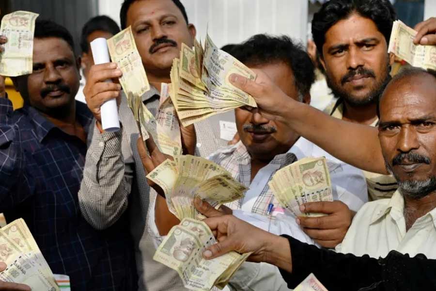 Pakistan will issue new notes to to deal with the menace of counterfeit currencies