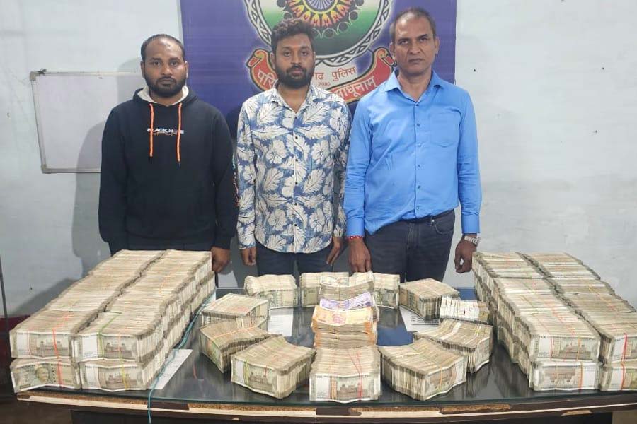 a huge amount of cash was recovered from the vehicles at Chhattisgarh