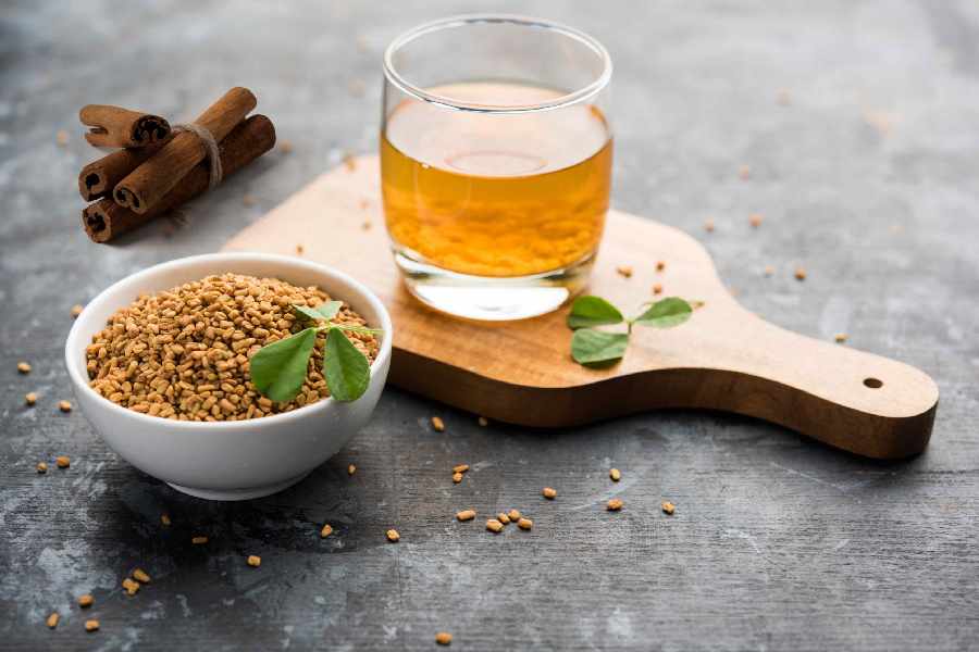 Two spices that can help to control cholesterol naturally.