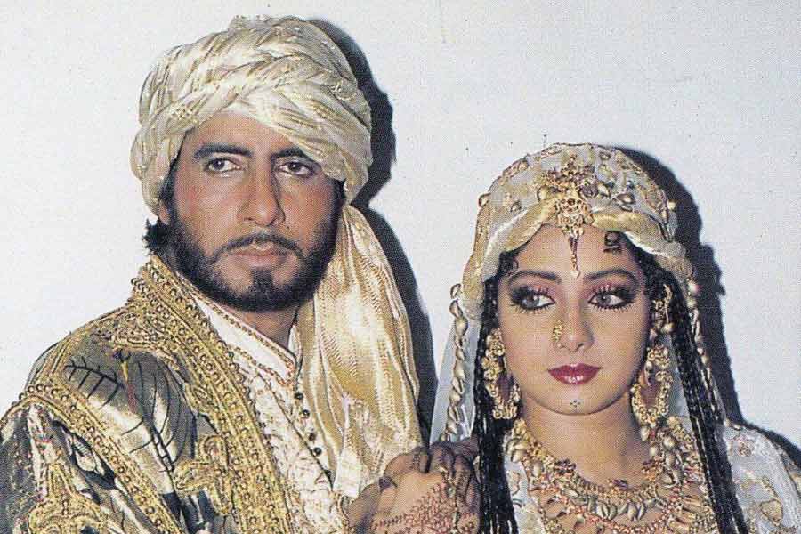 Once Amitabh Bachchan sent a truck full of roses to Sridevi for a special reason 
