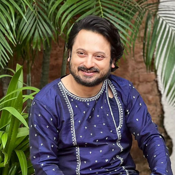 এই বিষয়ে আনন্দবাজার অনলাইনের তরফে যোগাযোগ করা হলে অবশ্য শিবপ্রসাদ সরাসরি বলে বসেন, ‘‘আপাতত চরিত্র নিয়ে মুখ খোলা নিষেধ। কী ধরনের চরিত্রে অভিনয়ের জন্য আমায় এতটা ওজন কমাতে হল সেটা জানতে হলে ছবির মুক্তি পর্যন্ত অপেক্ষা করতে হবে। দীর্ঘ দিন ধরে দর্শক মনে রেখে দিয়েছেন ‘লাল্টু বিশ্বাস’-কে। আমার নতুন ‘লুক’ সেই ছবি মুছে নতুন শিবপ্রসাদের সঙ্গে পরিচয় করাবে।’’