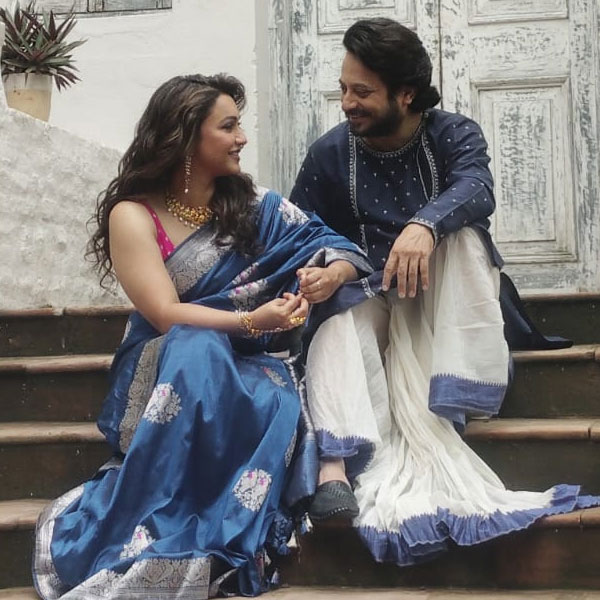 শরীরচর্চা নিয়ে সবিস্তার জানতে আনন্দবাজার অনলাইন কথা বলেছিল ফিজিক্যাল থেরাপিস্ট সৌভিক রায়ের সঙ্গে। তিনি বলেছেন, ‘‘প্রযোজক-পরিচালক-অভিনেতা ওজন ঝরিয়ে মাংসপেশি সুগঠিত করতে চেয়েছিলেন। সেই অনুযায়ী, তিনি ব্যায়ামের একটি নির্দিষ্ট নিয়ম অনুসরণ করেছেন। যার মধ্যে রয়েছে অ্যারোবিক এবং প্রোগ্রেসিভ রেসিস্টেড প্রশিক্ষণ। এই ধরনের শরীরচর্চা শুধুমাত্র নমনীয়তা ধরে রেখে পেশিকে আরও সুগঠিত করেনি, বরং তাঁর শরীরের বাড়তি মেদ কমাতেও সাহায্য করেছে। পাশাপাশি, শিবপ্রসাদ নির্দিষ্ট ডায়েট কড়া ভাবে মেনে চলেন।’’