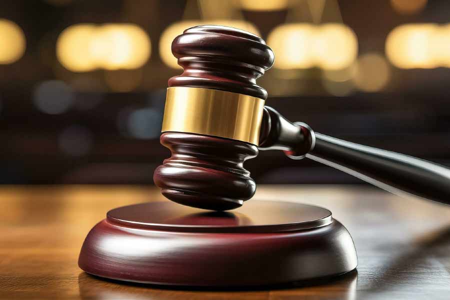 প্রতারককে গাল পেড়ে আর বলা যাবে না ‘চারশো বিশ’! রাজ কপূর বেঁচে থাকলে ছবির নামও কি বদলে ফেলতেন? কী করবেন কমল হাসন? ভারতীয় দণ্ডবিধিতে বদল হয়েছে। তার সঙ্গেই বদল হয়েছে প্রতারণার অভিযোগে দায়ের করা ৪২০ ধারা। সেই ৪২০ এখন ৩১৮।