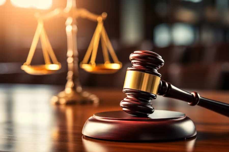 প্রচারের মঞ্চে রাজনীতিকেরা প্রায়ই বিরোধীদের বলে থাকেন, ‘চারশো বিশ’। হাটে-বাজারে লোকজন অনায়াসে বলে থাকে ‘চারশো বিশ’।