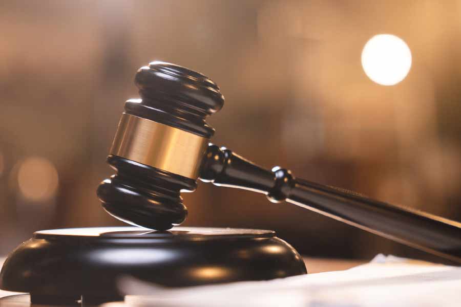 ব্রিটিশেরা এ দেশে শাসন শুরু করার পর ১৮৬০ সালে তৈরি করেছিল ভারতীয় দণ্ডবিধি। প্রতারণা ঠেকাতে এনেছিল ৪২০ ধারা। এ বার সেই ধারার অবলুপ্তি। প্রতারণার নতুন ধারা ৩১৮ কি ততটাই জনপ্রিয় হবে দৈনন্দিন জীবন, সংস্কৃতি, ভাষায়! রয়েছে প্রশ্ন।