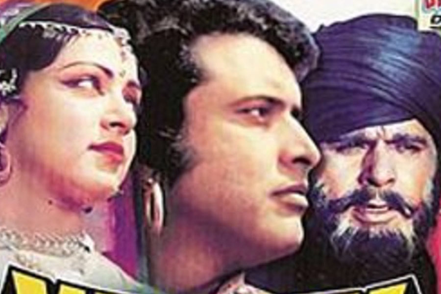 বাংলো এবং জমি বিক্রি করে সেই টাকা দিয়ে ‘ক্রান্তি’ ছবির শুটিং শেষ করেছিলেন মনোজ। কিন্তু ছবিমুক্তি নিয়ে চিন্তিত ছিলেন তিনি।