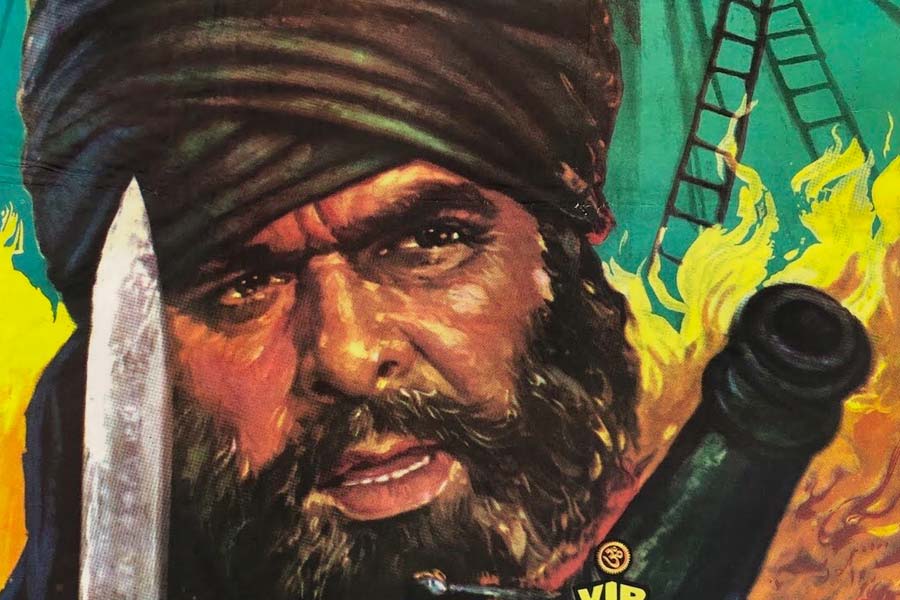 বলিপাড়া সূত্রে খবর, ‘শোলে’ ছবি মুক্তির পর ১৫ কোটি টাকার ব্যবসা করেছিল। তবে ছবিটি পরে আবার মুক্তি পাওয়ার পর বক্স অফিস থেকে প্রচুর উপার্জন করে।